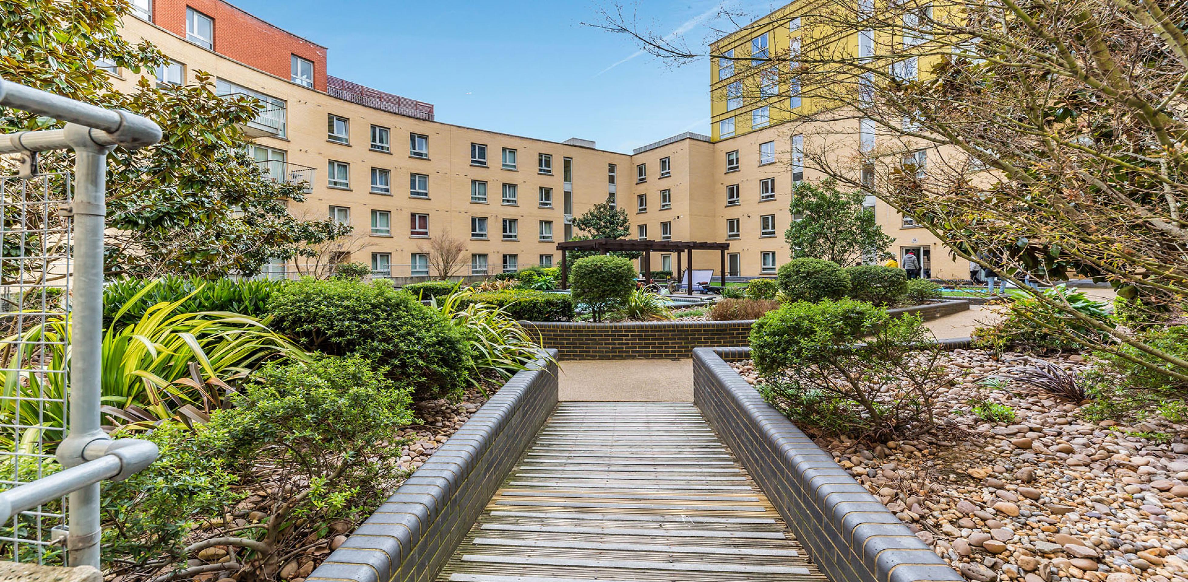 Contemporary spacious one bed within a private development mins to tube & shops Buckler Court,Eden Grove , Holloway N7